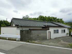 山梨県韮崎市穴山町