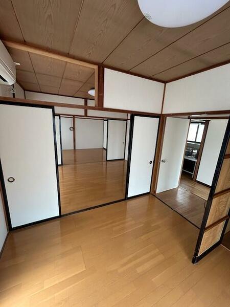 detached 山形県南陽市三間通

地図を見る