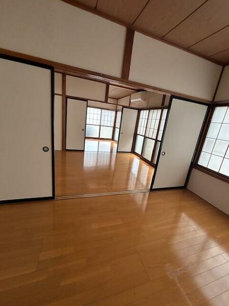 detached 山形県南陽市三間通

地図を見る