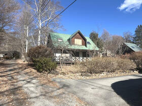 山梨県北杜市大泉町西井出