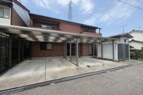 富山県高岡市明園町