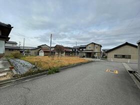 石川県小松市下粟津町