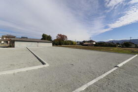 山梨県中央市西花輪