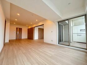 調布多摩川ガーデンフォート８階部分　９０?超