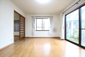 山梨県上野原市コモアしおつ1丁目