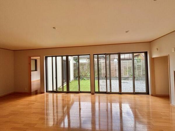 detached 埼玉県草加市柿木町

地図を見る