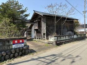 山形県鶴岡市丸岡字町の内