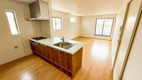 京都府向日市鶏冠井町沢ノ東