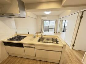 東京都目黒区中目黒４丁目