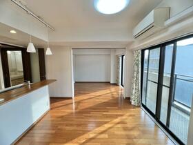 神奈川県横浜市中区日ノ出町１丁目