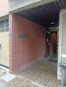 東京都港区三田３丁目