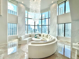 東京都港区虎ノ門３丁目