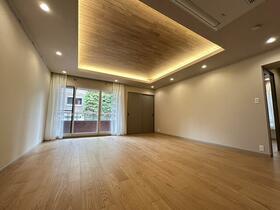 東京都渋谷区千駄ヶ谷３丁目