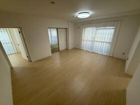 セザール宮の森