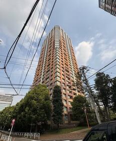 青山パークタワー