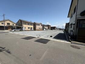 石川県白山市新田町