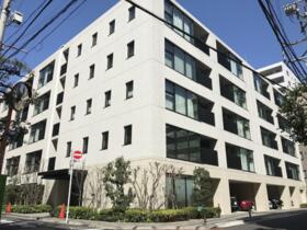 東京都港区三田５丁目