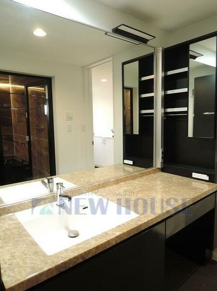 detached 東京都新宿区袋町

地図を見る