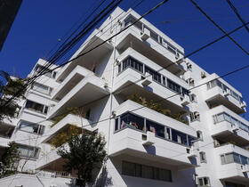 東京都渋谷区神宮前２丁目