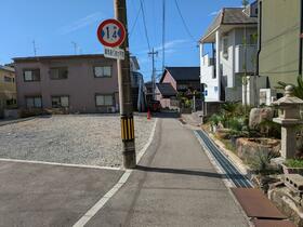 石川県金沢市泉２丁目