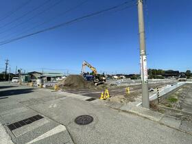 石川県白山市漆島町