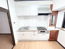 山口県下関市長府松小田本町