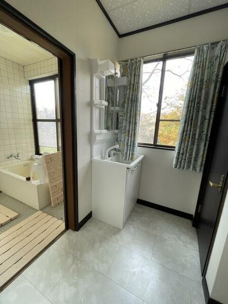 detached 埼玉県秩父郡長瀞町大字岩田

地図を見る