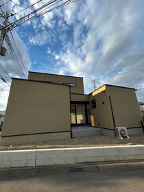 山梨県笛吹市御坂町成田