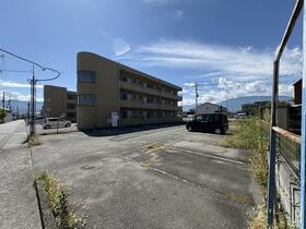 山梨県中巨摩郡昭和町河西