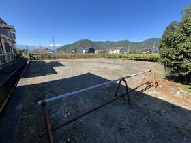 山梨県笛吹市春日居町小松