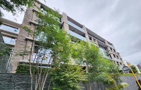 東京都港区元麻布３丁目