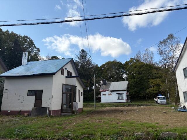 北海道虻田郡倶知安町の一戸建て | 1.4億円 | 2DK | 2457.59m² | Akiyama house finder