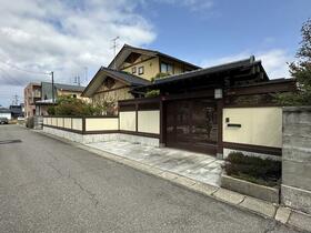 山形県鶴岡市東新斎町