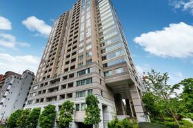 東京都港区三田２丁目