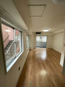 東京都港区浜松町１丁目