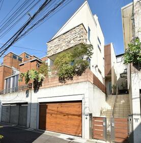 東京都品川区上大崎１丁目