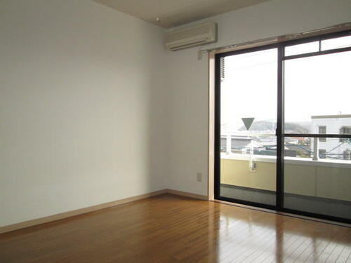 フォレスト_内装_0