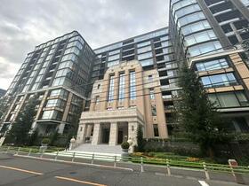 東京都港区三田１丁目