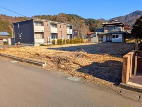 山梨県富士吉田市小明見２丁目
