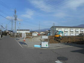 長野県塩尻市大字広丘堅石