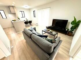 兵庫県三木市志染町西自由が丘２丁目