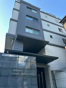 京都府京都市中京区三条油小路町