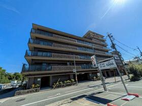 京都府京都市中京区間之町通竹屋町上る大津町