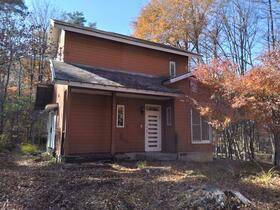 山梨県南都留郡鳴沢村−