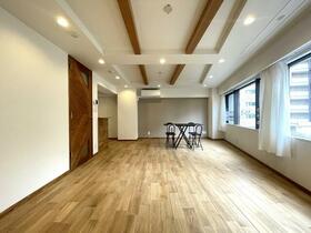 東京都港区三田２丁目