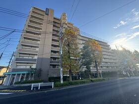 日神パレステージ府中　三方角　トランクルーム付