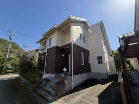 山梨県上野原市コモアしおつ２丁目