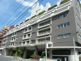 東京都港区南青山５丁目