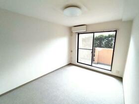 神奈川県横浜市金沢区六浦１丁目