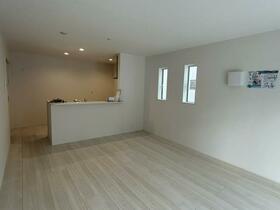 東京都三鷹市大沢５丁目